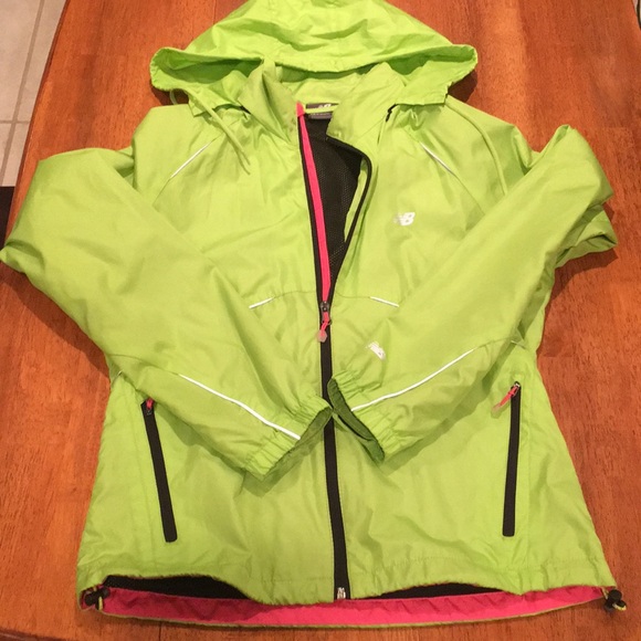 Light weight New Balance rain jacket - Picture 3 of 4